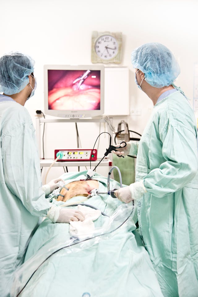 West China Hospital Achieves World's First Laparoscopic Surgery for Recurrent Stomach Tumor