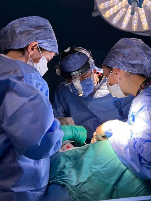 One Surgery, Two Deadly Problems: How Zhongshan Hospital Saved a Stroke Patient